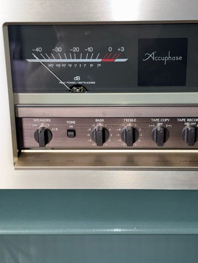 Accuphase E 406 integrated Amplifier