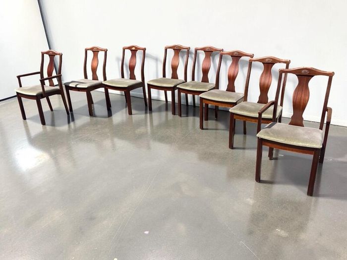 Chairs x 8 - Includes 2 Carver Chairs