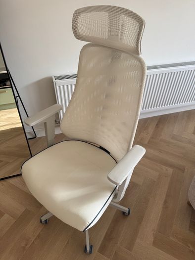 gaming/office white chair