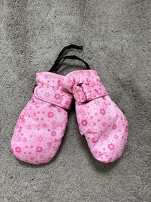 Girl mittens for up to 4 years old