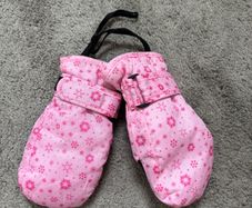 Girl mittens for up to 4 years old