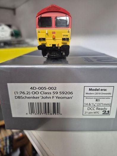 Dapol model railway Class 59 loco