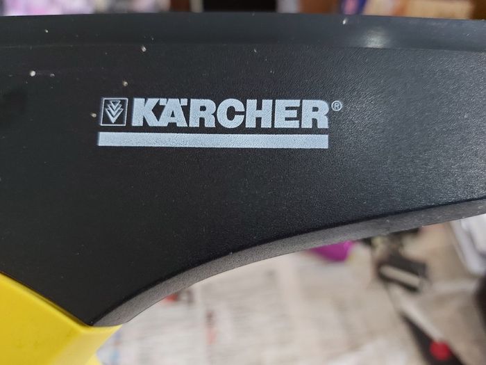 KARCHER Portable screen washer, in excellent condition, missing the the charger power supply