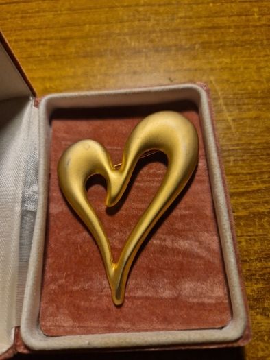Vintage Golden Large Heart Broich