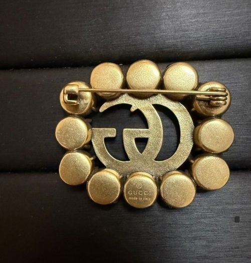 brooch