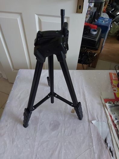 Camera Tripod with multiple extensions for increasing height and in excellent condition