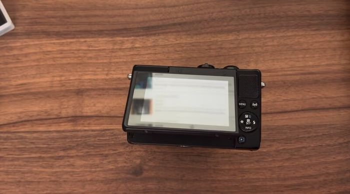 Canon Eos M100