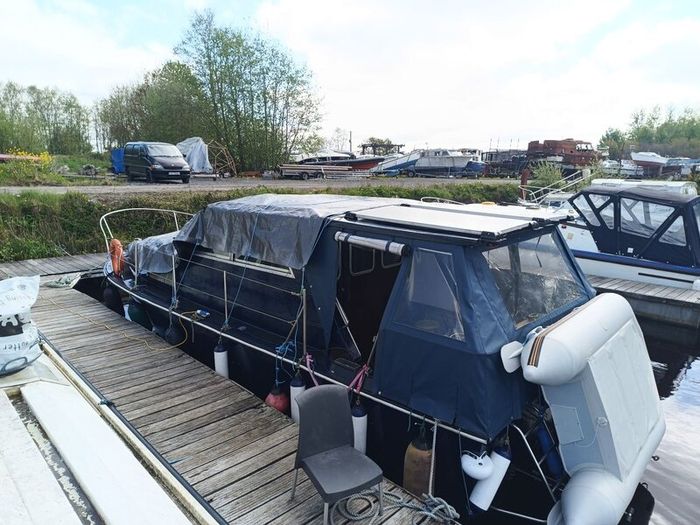 Boat cruiser 28ft perfect condition