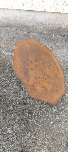 metal stand ,sold as seen,,nice weight to it ,buyer collects or pays postage thank you