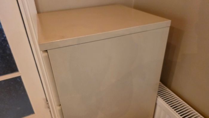 Chest of  4 Deep Drawers in good condition