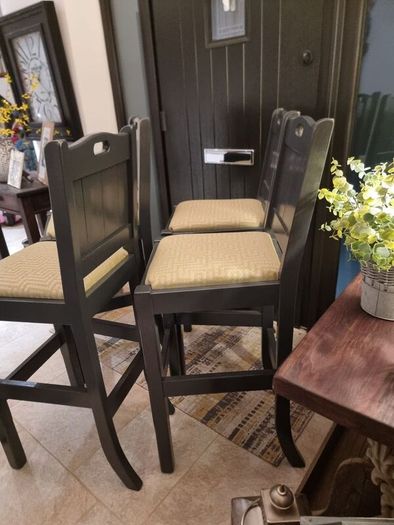 Beautiful Kitchen Island Stools x 4