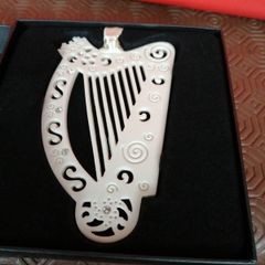 irish harp design porcelain decoration.