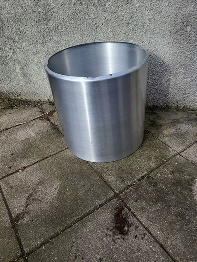 Aluminium plant pot