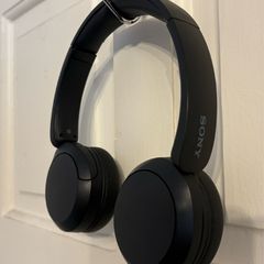 Sony Headphones WH- CH520 Like New