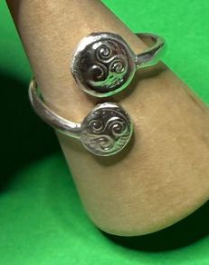 Hand made silver Celtic triskele adjustable ring. Size O plus or minus one size