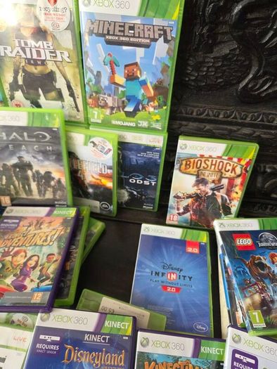 Xbox 360, 3 Controllers, 58 Games