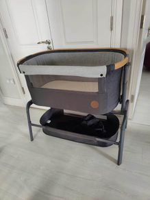 Maxi-Cosi Iora Air Bedside Crib with Mattress, 2 Sheets & Accessories