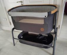 Maxi-Cosi Iora Air Bedside Crib with Mattress, 2 Sheets & Accessories