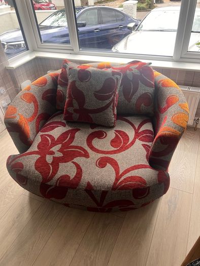 Love chair swivel