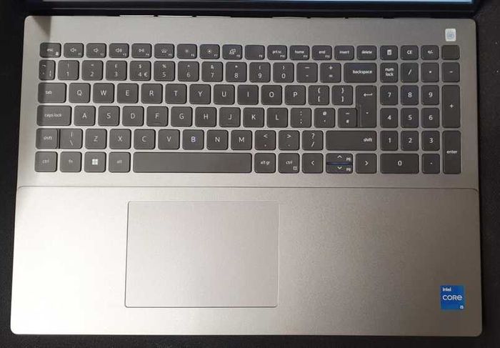 Dell Vostro 5620 | Core i5-1240P | 16GB RAM | 512GB NVMe | Iris Xe | Windows 11 Pro