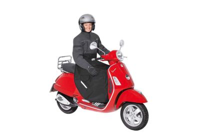 Held waterproof scooter blanket