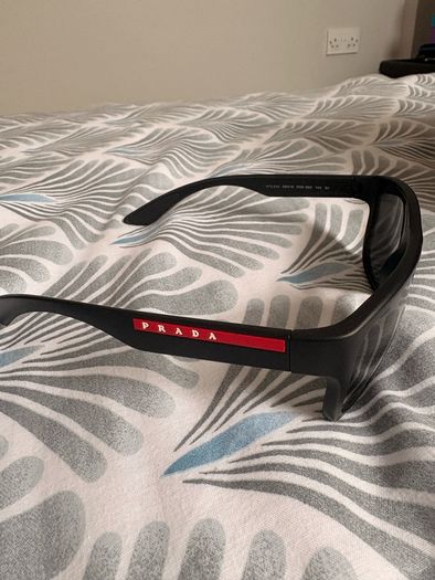 prada sun glasses