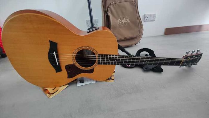 Taylor Academy 12e Grand Concert Acoustic Electric-Gigbag