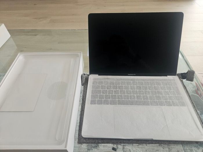 Apple Macbook Pro  2017 Excellent Condition. Intel i5-6267U 2.9GHz 8GB RAM