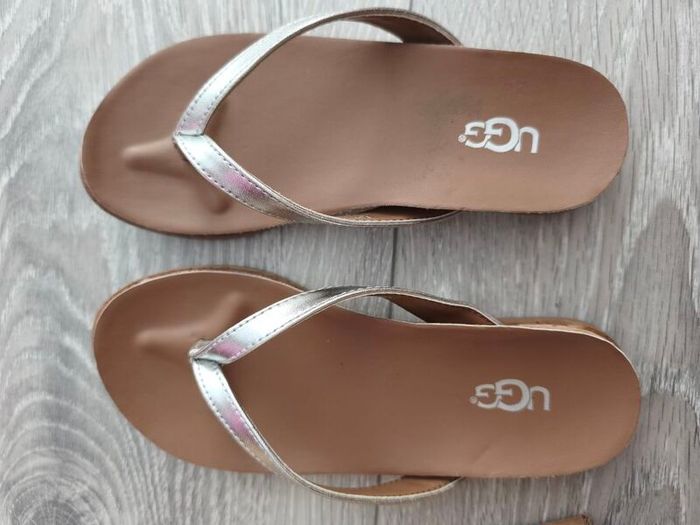 UGG sliders UK12 junior girl