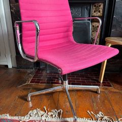 Eames aluminium pink office chair Wool