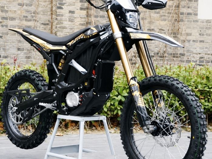 26 Surron Ultra Bee(Road Legal Model)