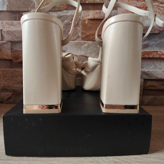 Cream Platform Sandals, size 6 NEW LOOK