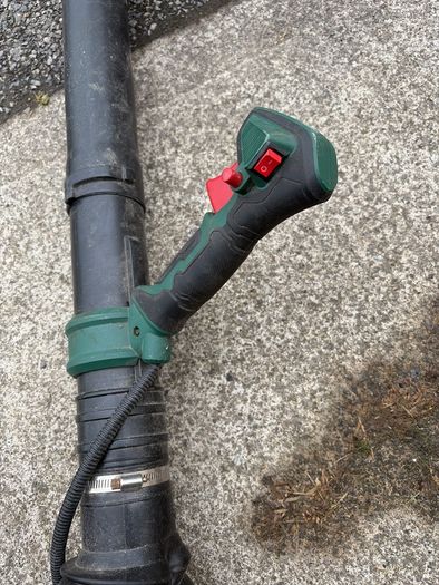 leaf blower