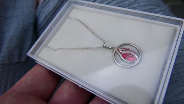 Vintage Sterling Silver 925 Red Teardrop Pendant and Chain 3g