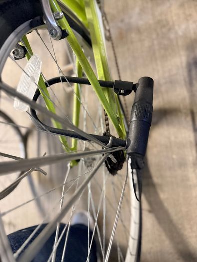 2023 Hybrid Bike - Excellent Condition - Full Kit (Heavy Duty Lock, Helmet, Pump)