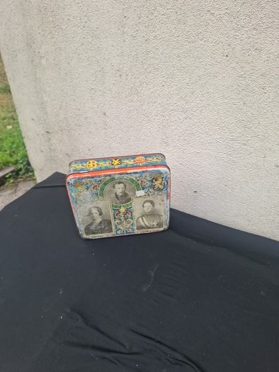 Vintage king tin box postage possible