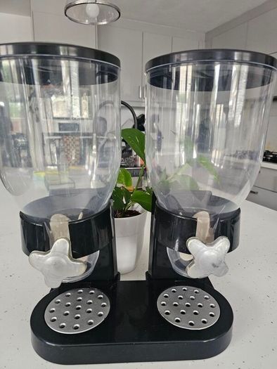 Cereal dispenser
