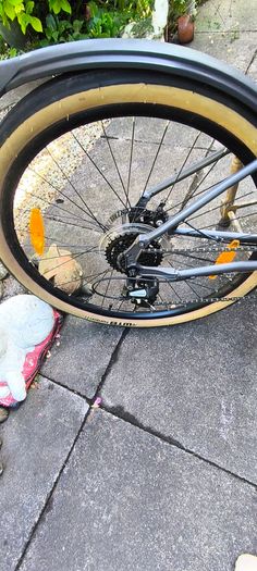 Lady Bike DEW 2022 Satin Asphalt Grey SM in very good condition been serviced short time ago uesed very little is good as new.