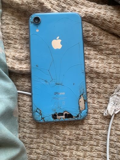 iPhone XR 1TB broken screen