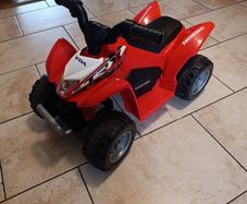 Kids' electric quad bike