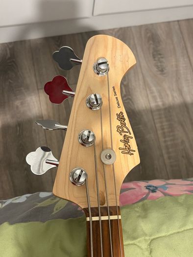 harley benton  fretless delux series 4 string