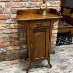 vintage table cabin