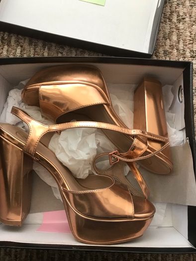ladys shoes rose gold only wore once. Practically new.