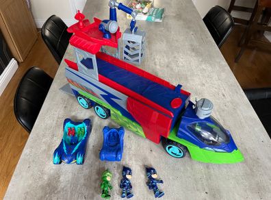 Disney PJ Masks Seeker Semi Truck with Deluxe Cat-Car & Catboy