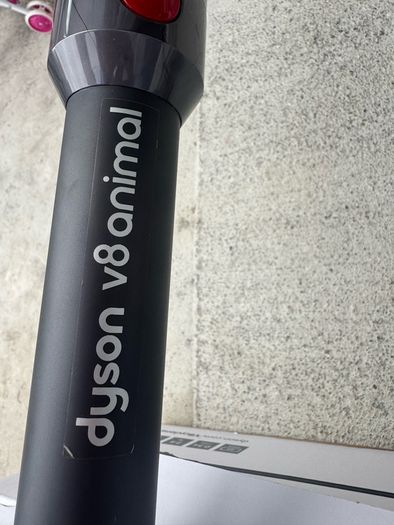 dyson v8