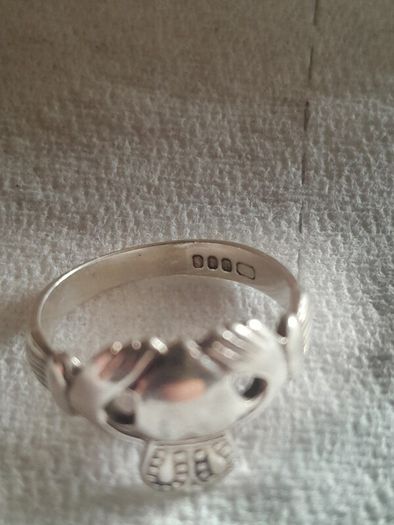 silver claddagh ring