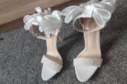new white amazing heels with bow size UK 2