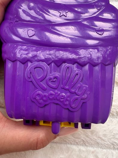 Polly Pocket Sweet Treat Cupcake Cafe Compact Mattel Miniature Doll House 2017 NO Lock Used Please see photos