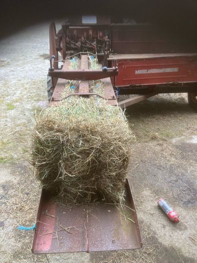 Massy 120 square bailer
