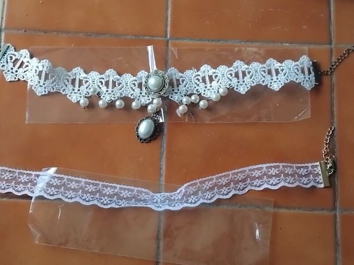 new 2 lace necklaces